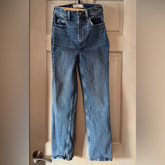 Abercrombie & Fitch Denim - Abercrombie & Fitch Ultra High Rise ANKLE Straight 24 REGULAR